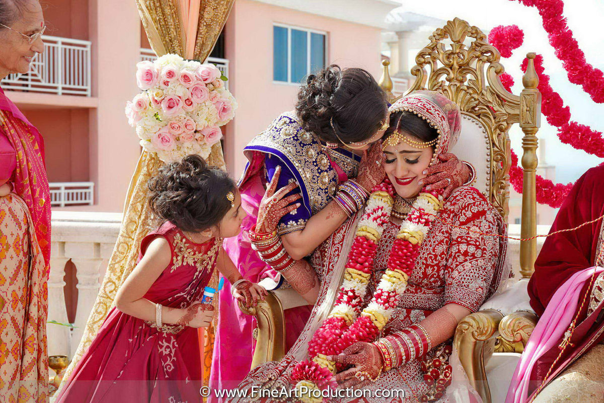 Candid Indian wedding moment — Indian wedding photography by Fine Art Production