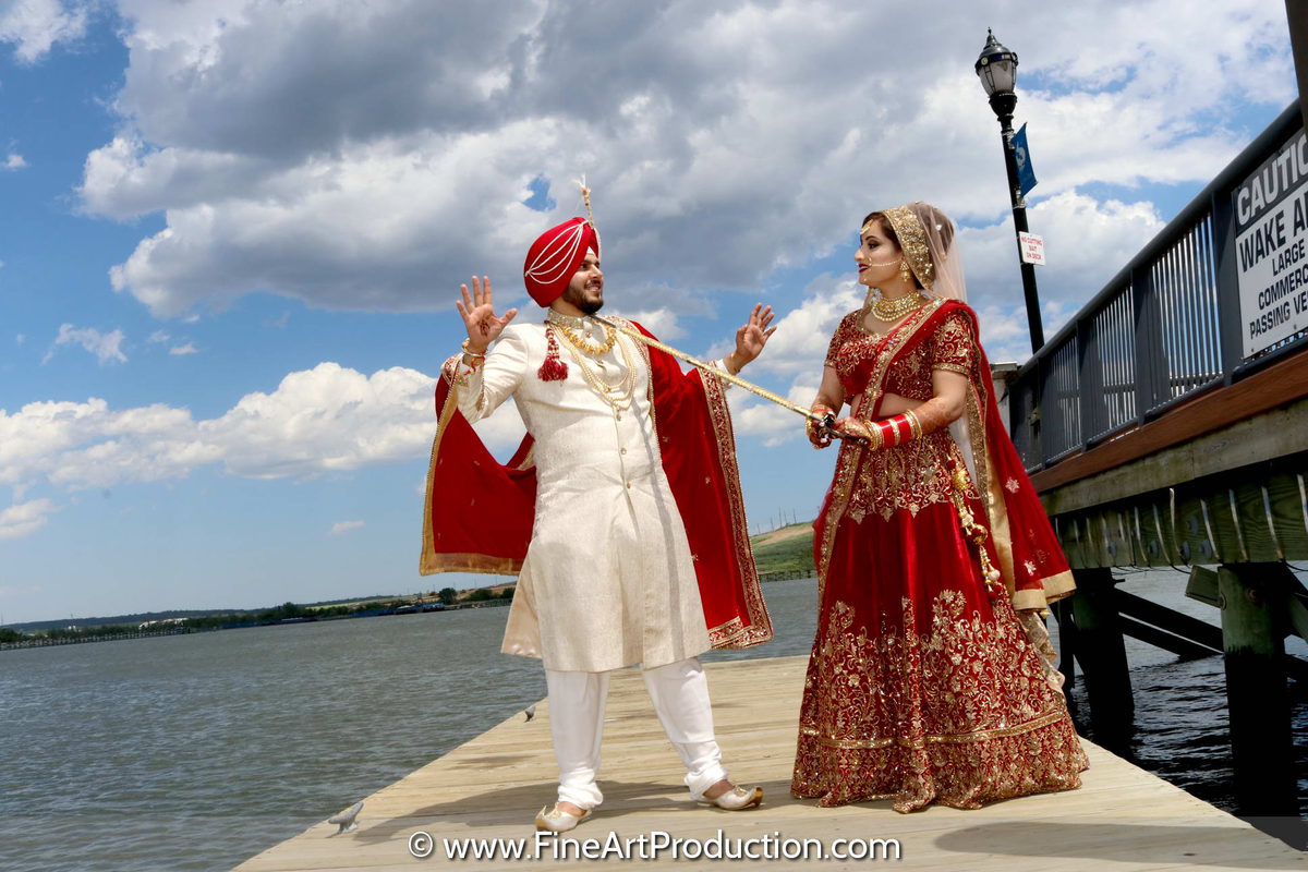Indian wedding couple portrait — Indian wedding photography by Fine Art Production